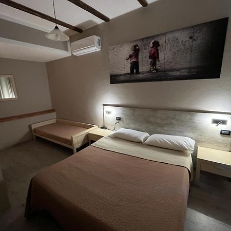 Hotel Pino ليريسي المظهر الخارجي الصورة
