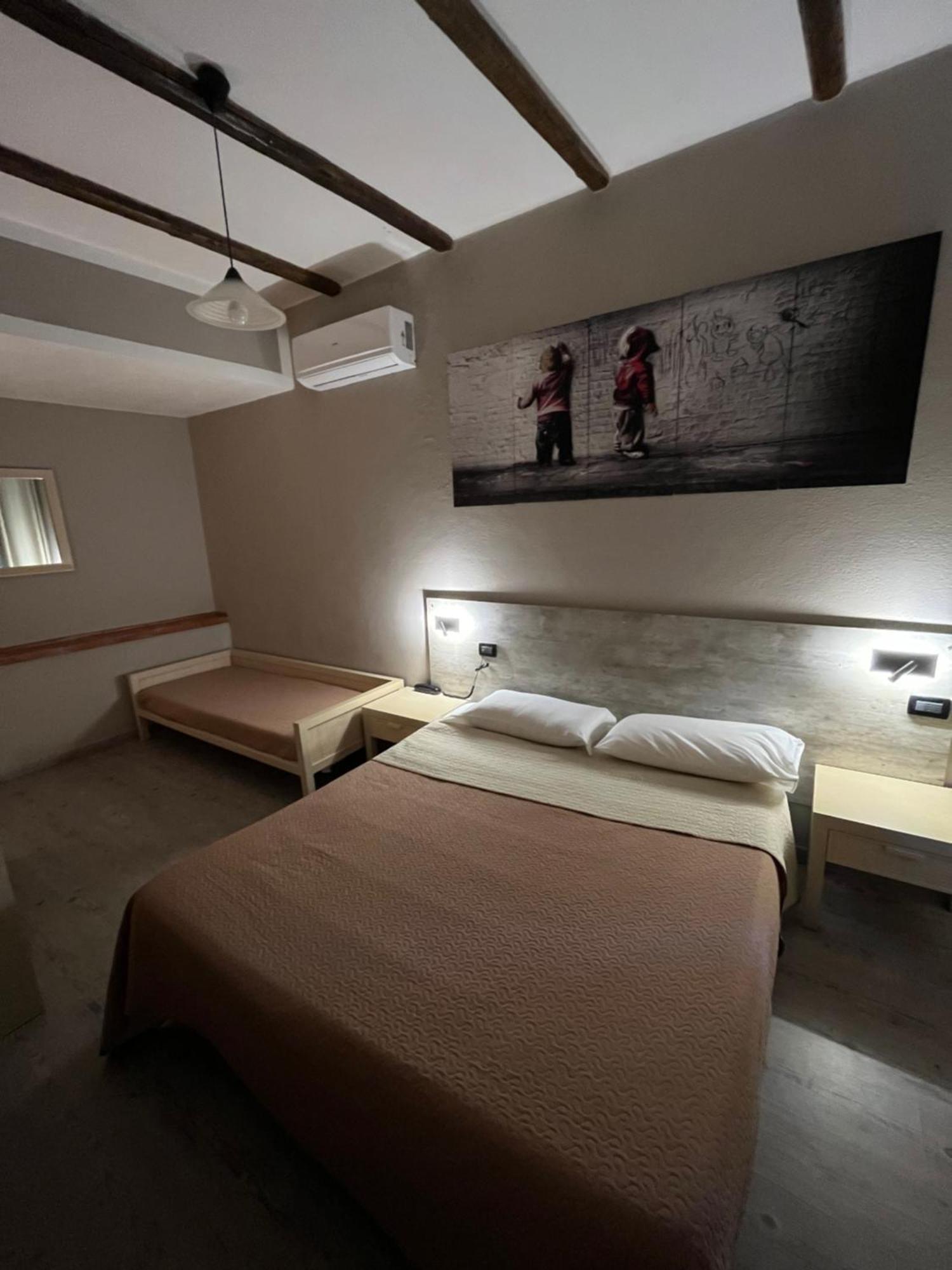 Hotel Pino ليريسي المظهر الخارجي الصورة