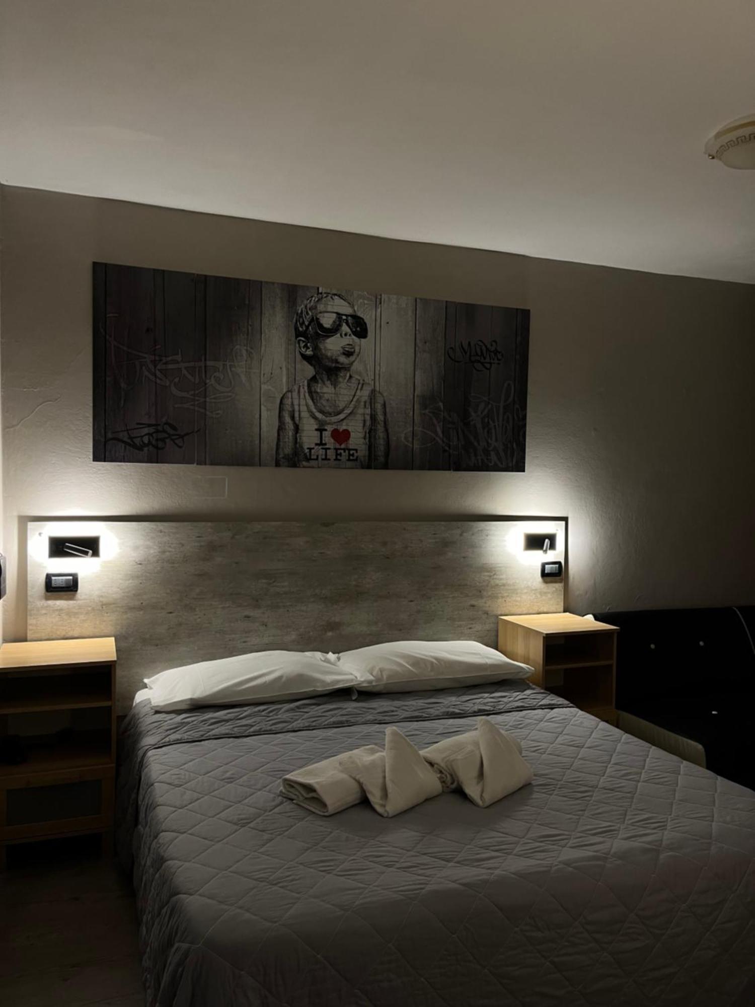 Hotel Pino ليريسي المظهر الخارجي الصورة