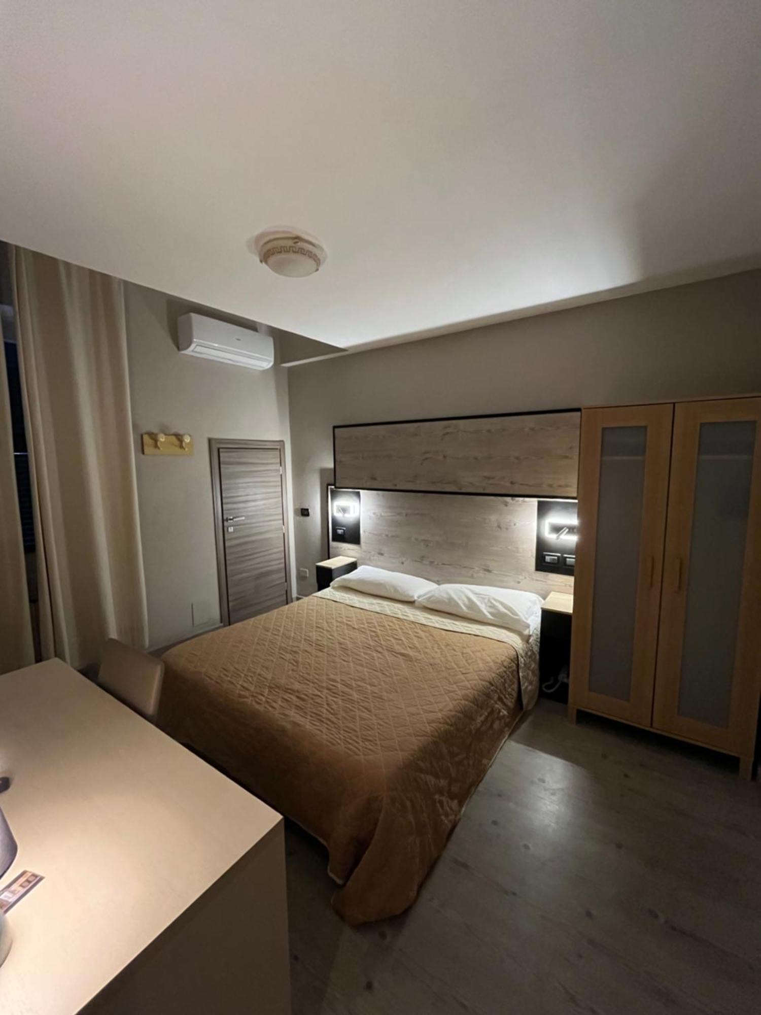 Hotel Pino ليريسي المظهر الخارجي الصورة
