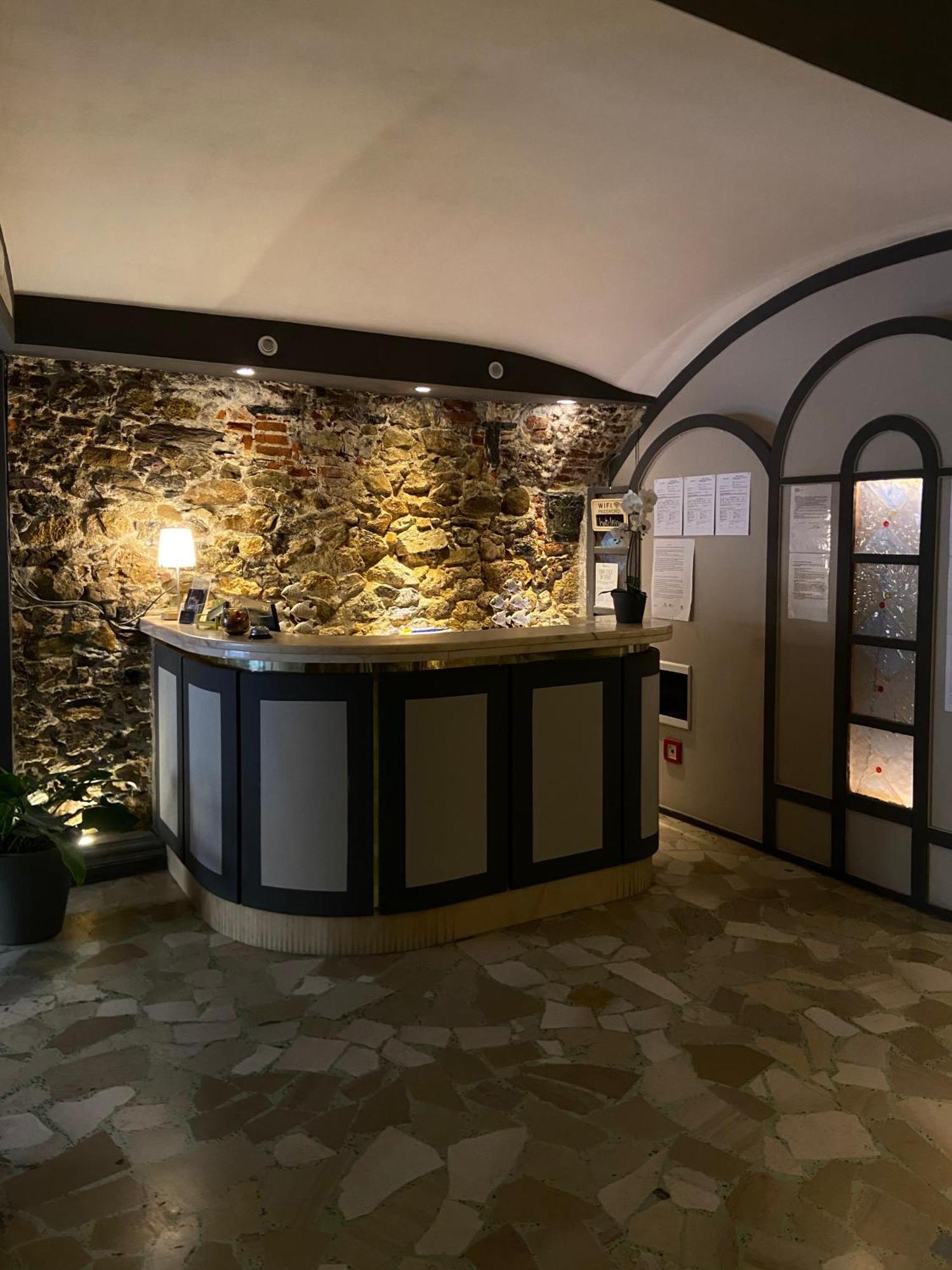 Hotel Pino ليريسي المظهر الخارجي الصورة