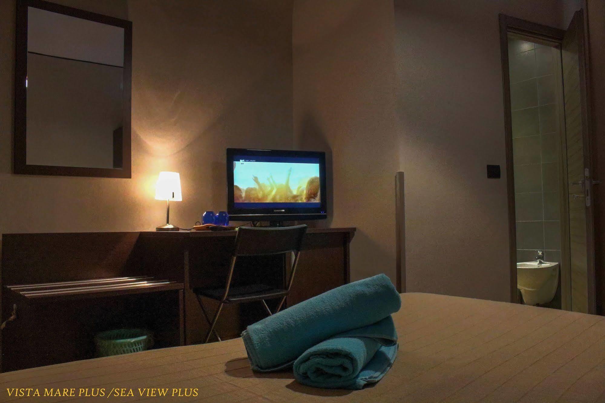 Hotel Pino ليريسي المظهر الخارجي الصورة