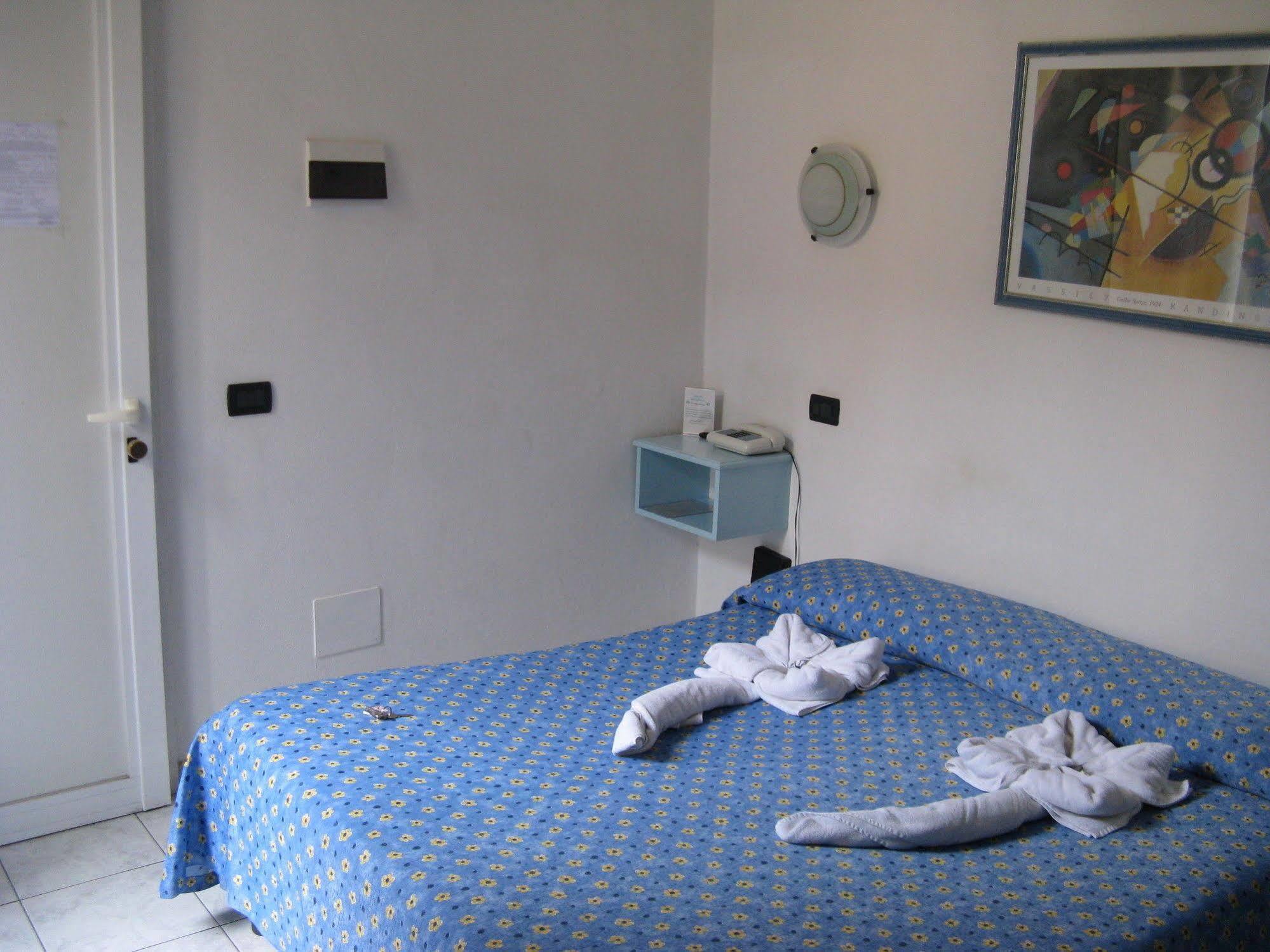 Hotel Pino ليريسي المظهر الخارجي الصورة