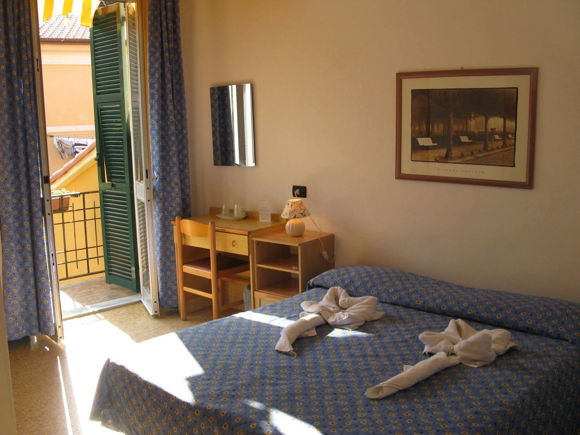 Hotel Pino ليريسي المظهر الخارجي الصورة