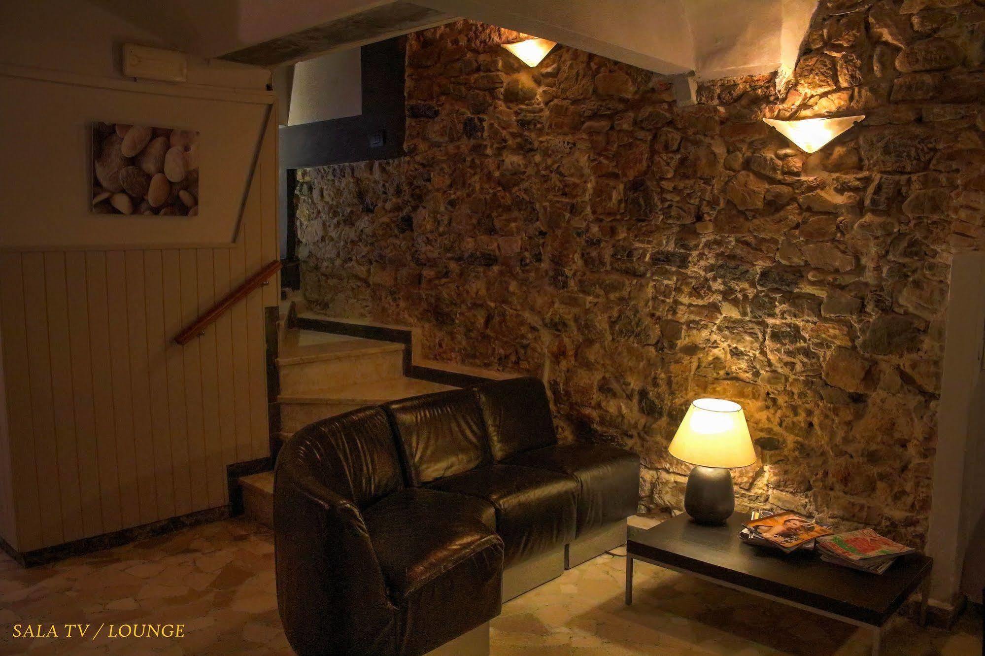 Hotel Pino ليريسي المظهر الخارجي الصورة